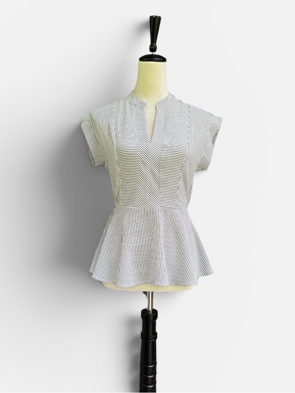 Monteau Los Angeles Peplum Top in Textured Blue/Gray & White Stripe Sz Medium